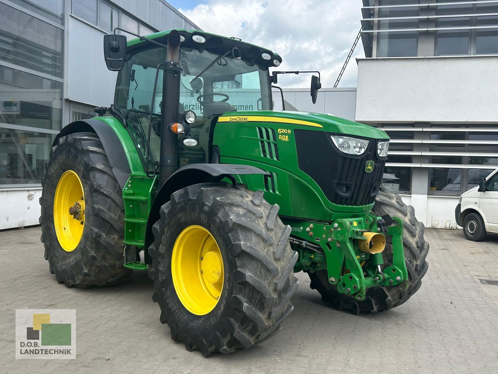 Traktor des Typs John Deere 6210R, Gebrauchtmaschine in Regensburg (Bild 3)