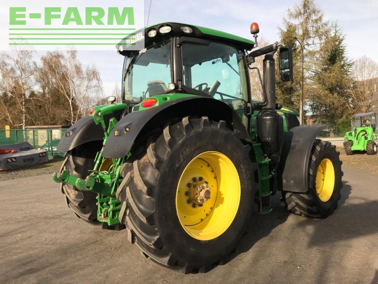 Traktor типа John Deere 6215 r, Gebrauchtmaschine в Ytrac (Фотография 4)