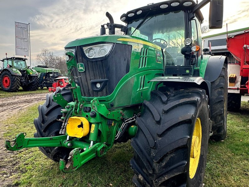 Traktor des Typs John Deere 6215 R, Gebrauchtmaschine in Bützow (Bild 1)