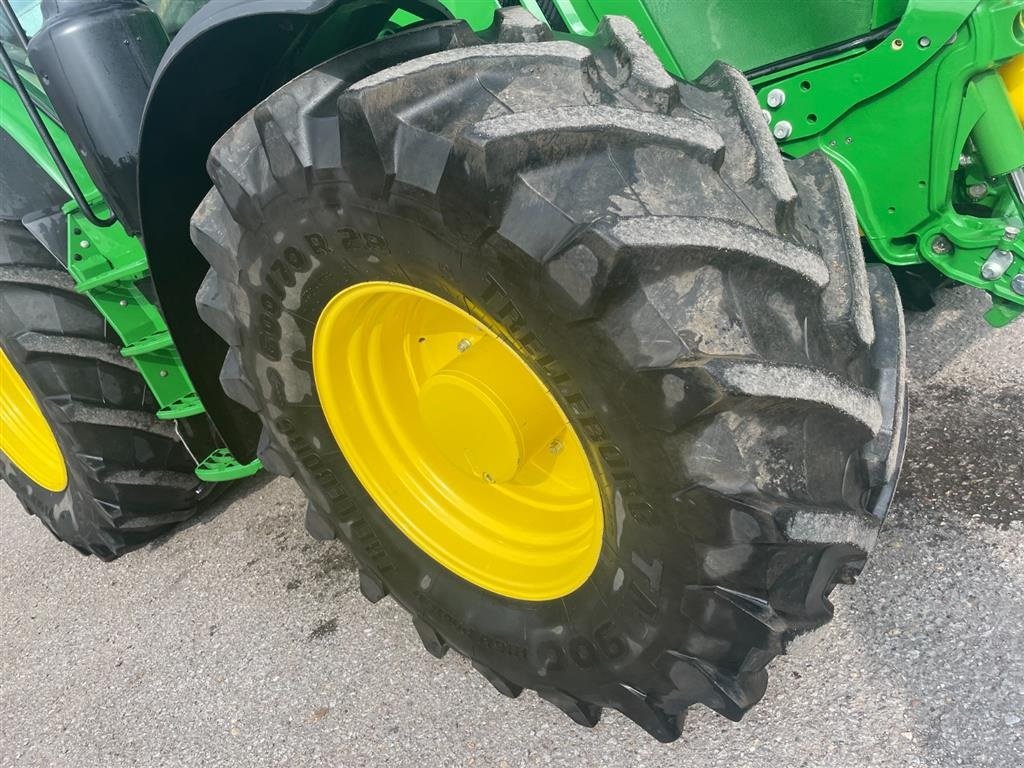 Traktor tip John Deere 6215R Front PTO. Premium Edition. Command Arm. AutoTrac GPS klar. Rigtig fin. Ring til Ulrik for mere info på 40255544. Jeg snakker Jysk, tysk og engelsk., Gebrauchtmaschine in Kolding (Poză 6)