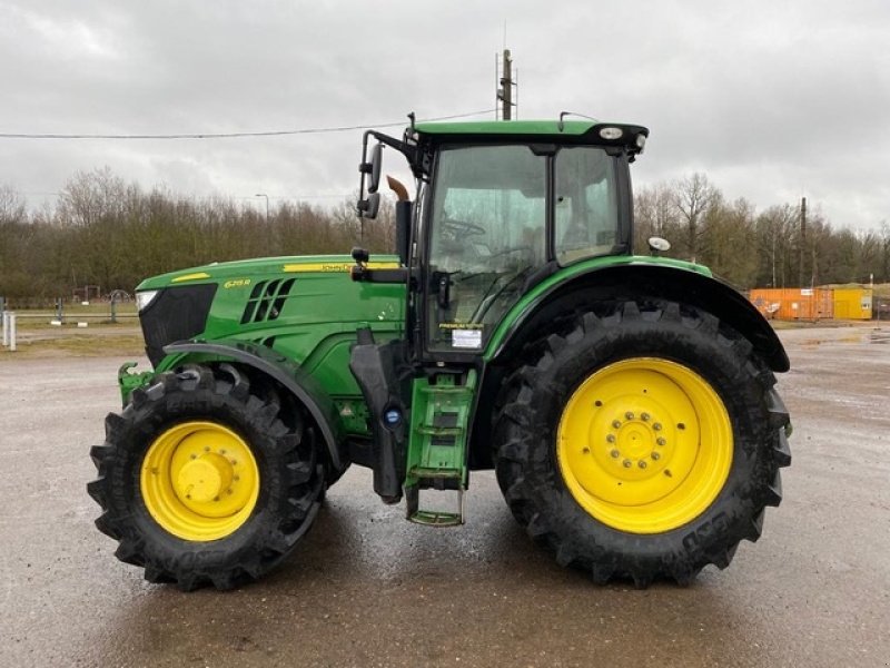 Traktor Türe ait John Deere 6215R m/frontlift og front PTO SOLGT til Tyskland!!! Front PTO. Front lift og front PTO. GPS Klar. Hitch krog. Luftbremser. 50 km., Gebrauchtmaschine içinde Kolding (resim 4)