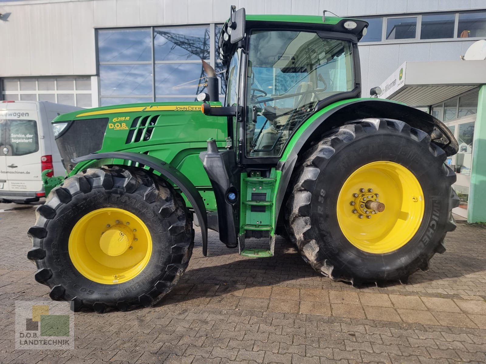 Traktor van het type John Deere 6215R mit Reifendruckregelanlage, Gebrauchtmaschine in Regensburg (Foto 3)