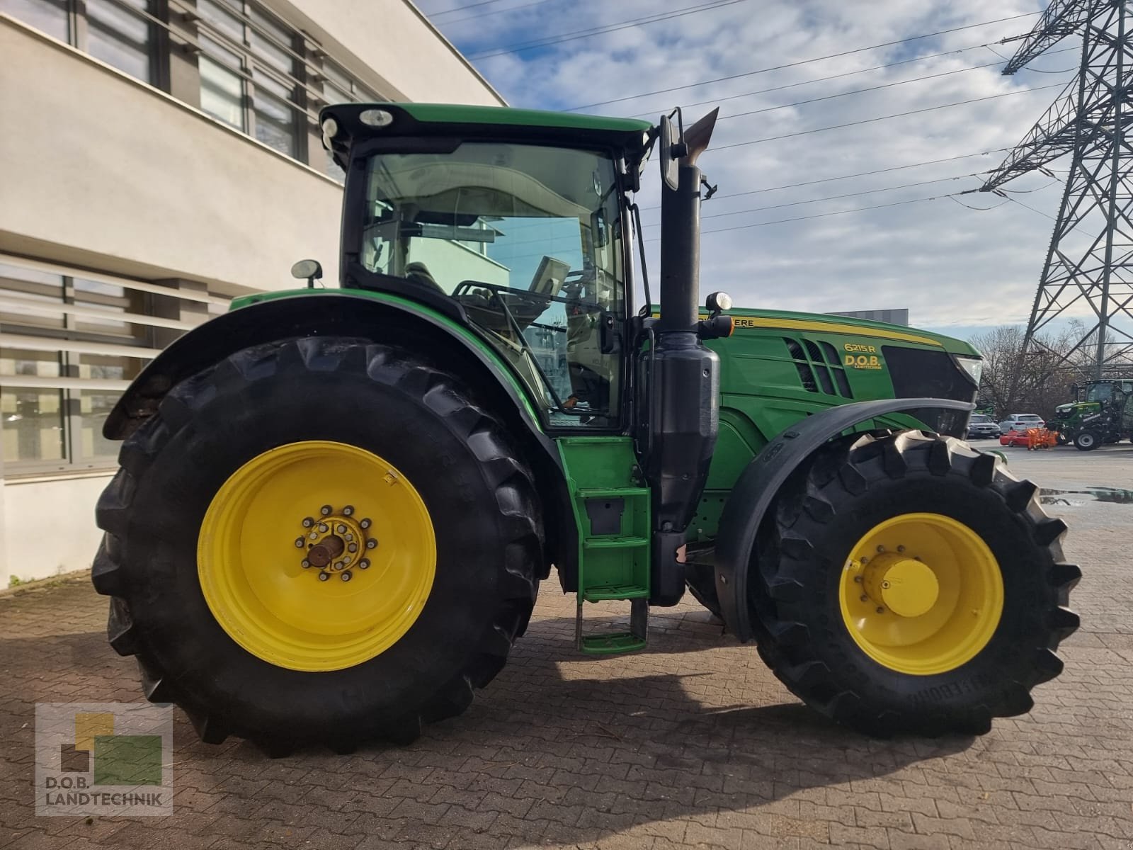 Traktor van het type John Deere 6215R mit Reifendruckregelanlage, Gebrauchtmaschine in Regensburg (Foto 4)