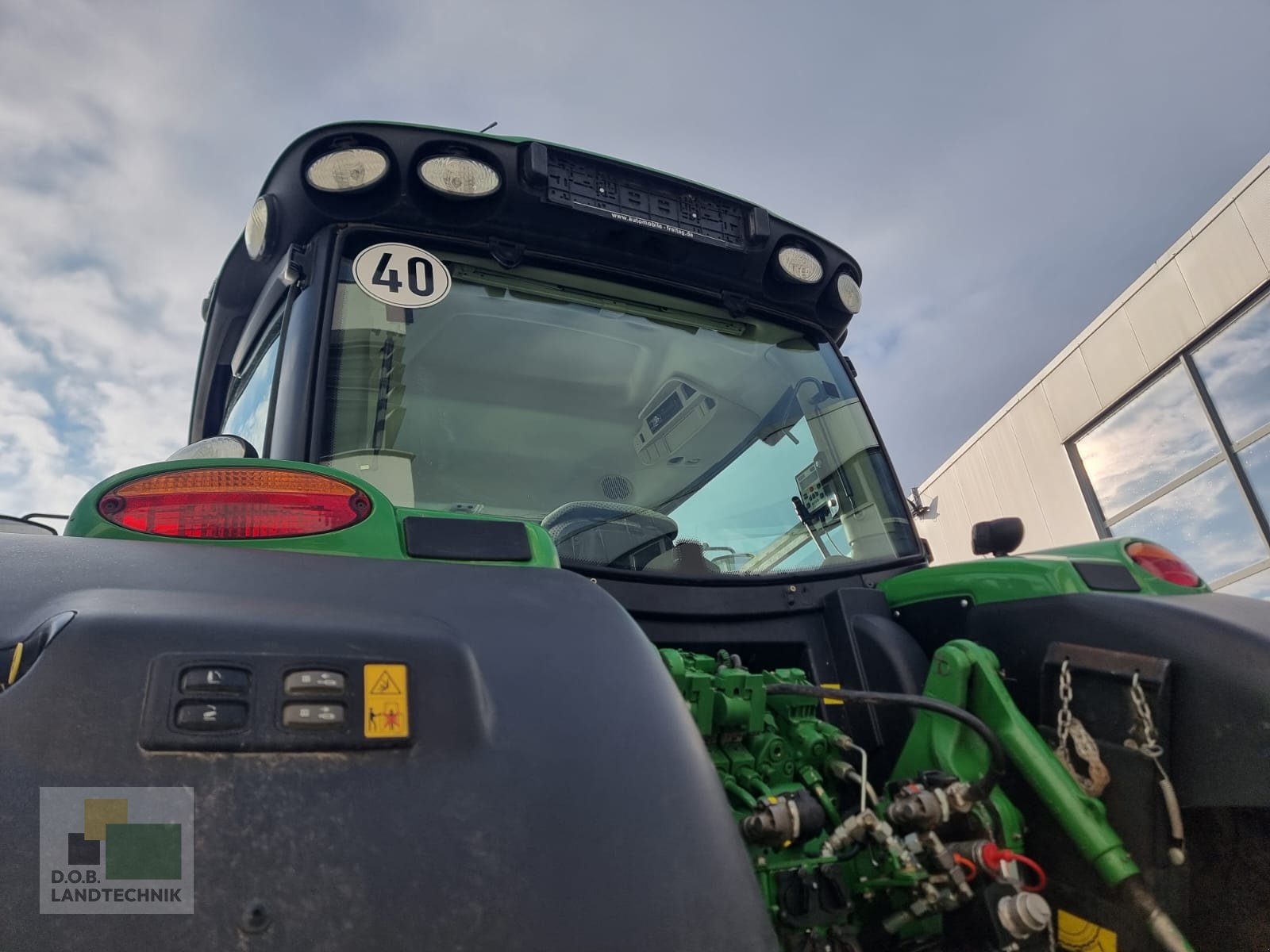 Traktor van het type John Deere 6215R mit Reifendruckregelanlage, Gebrauchtmaschine in Regensburg (Foto 8)