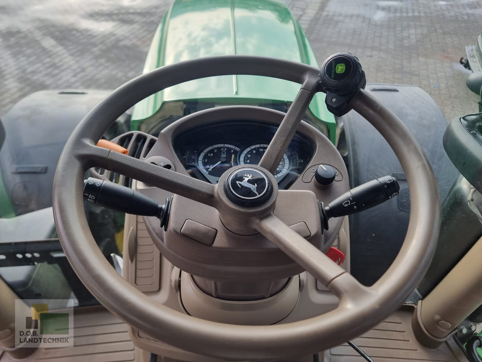 Traktor van het type John Deere 6215R mit Reifendruckregelanlage, Gebrauchtmaschine in Regensburg (Foto 13)