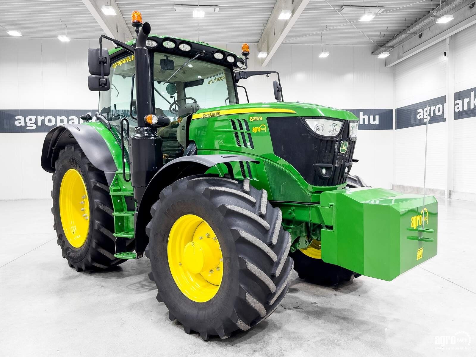 Traktor typu John Deere 6215R TLS, Gebrauchtmaschine w Csengele (Zdjęcie 2)