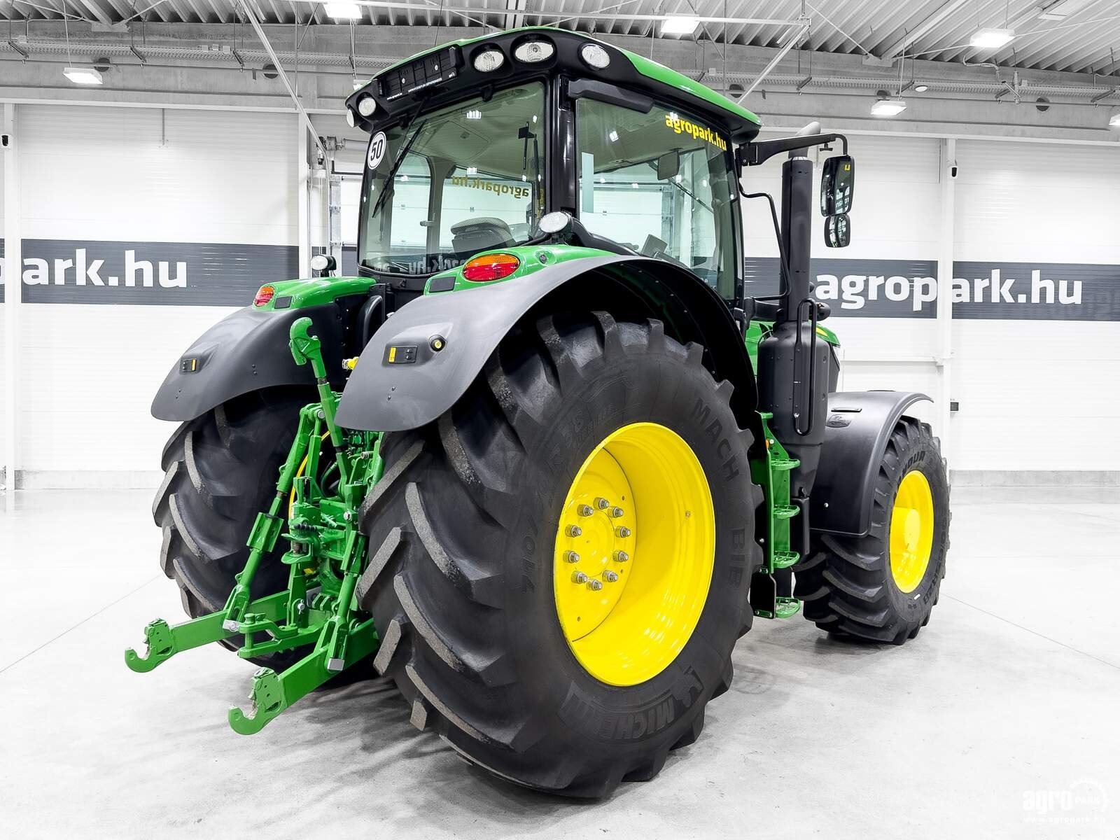 Traktor типа John Deere 6215R, Gebrauchtmaschine в Csengele (Фотография 3)