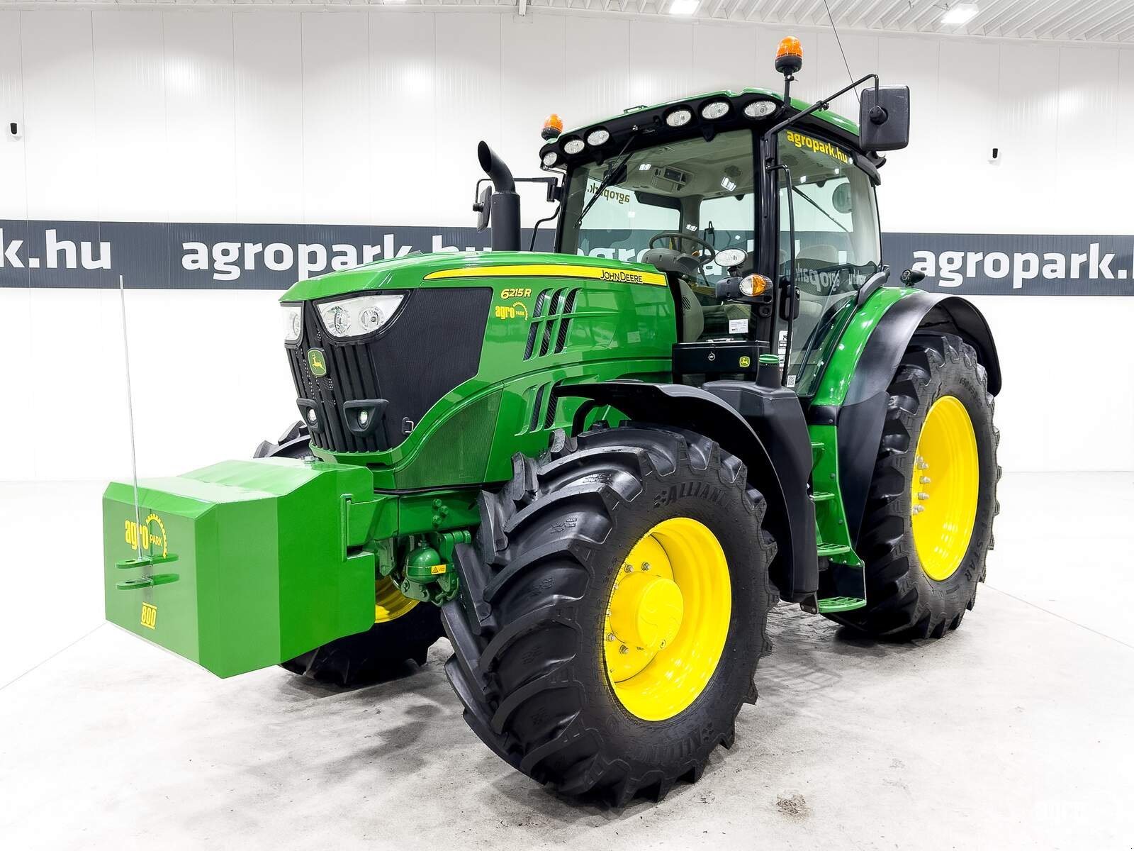 Traktor van het type John Deere 6215R, Gebrauchtmaschine in Csengele (Foto 1)