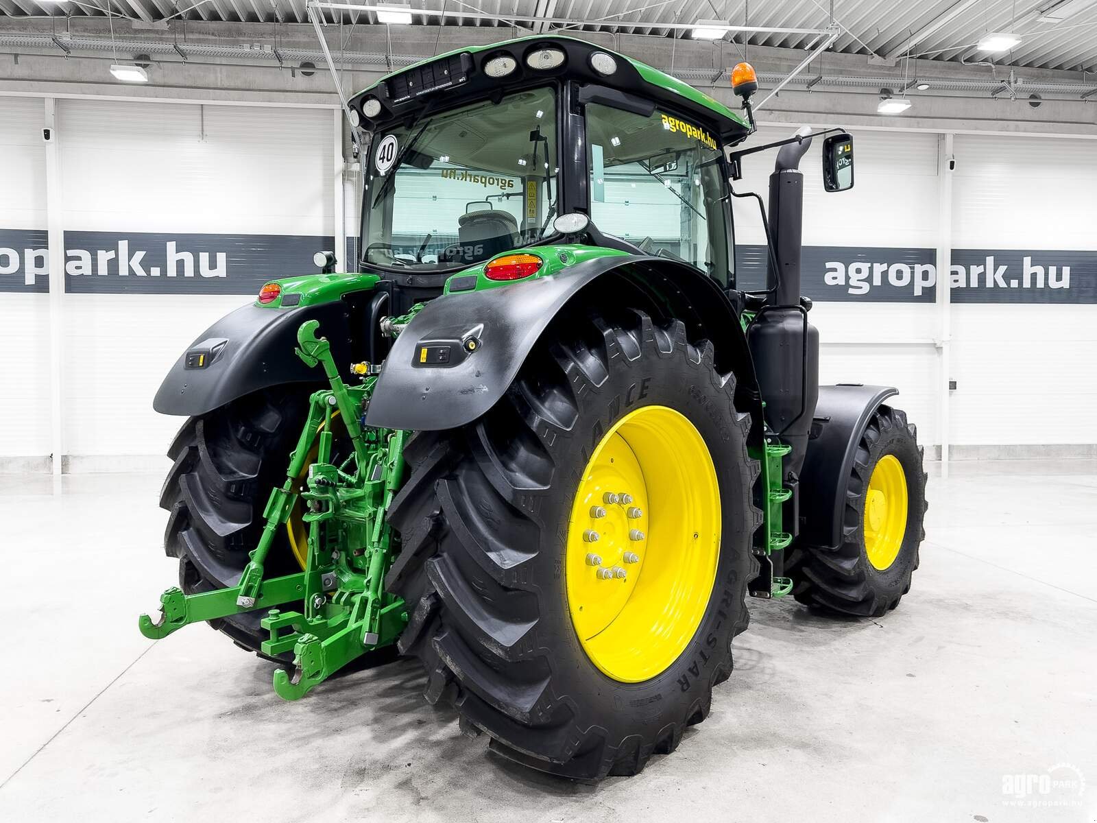 Traktor typu John Deere 6215R, Gebrauchtmaschine w Csengele (Zdjęcie 3)