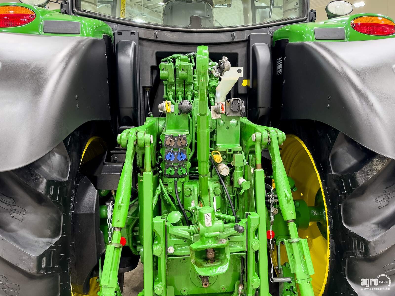 Traktor tip John Deere 6215R, Gebrauchtmaschine in Csengele (Poză 7)