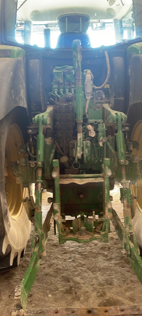 Traktor des Typs John Deere 6215R, Gebrauchtmaschine in Marolles (Bild 9)