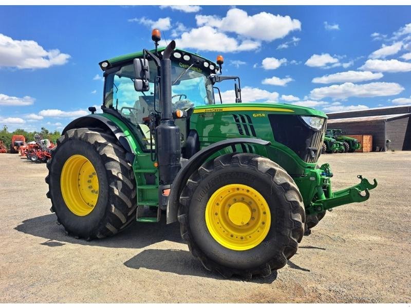 Traktor des Typs John Deere 6215R, Gebrauchtmaschine in SAINT-GERMAIN DU PUY (Bild 2)