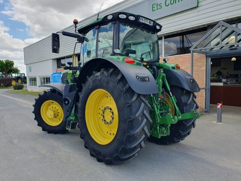 Traktor des Typs John Deere 6215R, Gebrauchtmaschine in PITHIVIERS Cedex (Bild 4)