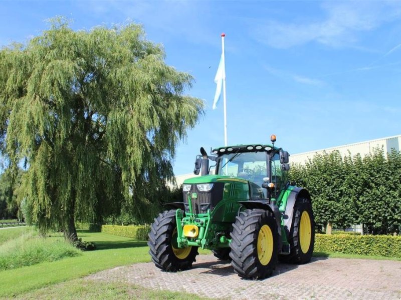 Traktor типа John Deere 6215R, Gebrauchtmaschine в Bant