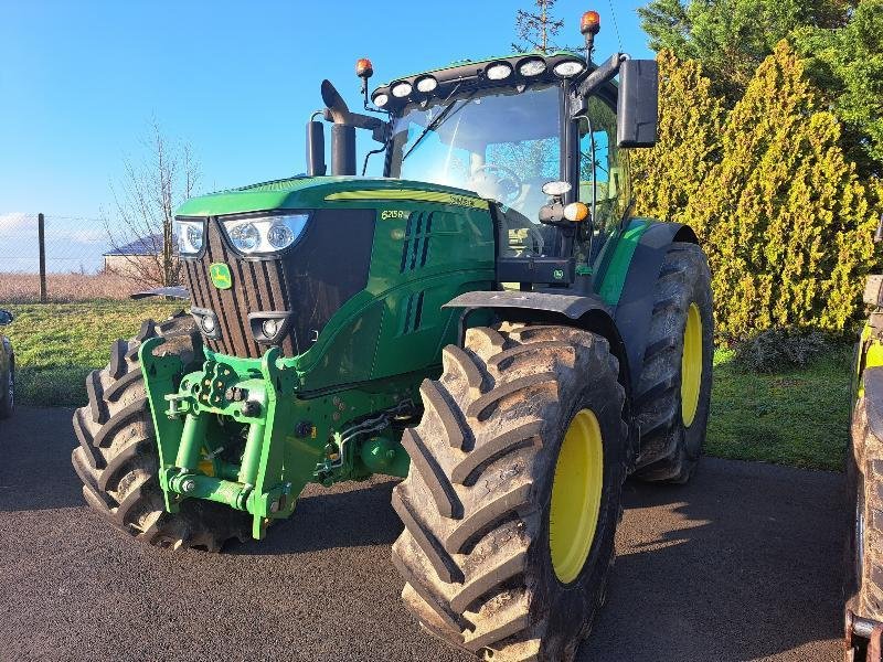 Traktor типа John Deere 6215R, Gebrauchtmaschine в SAINT GENEST D'AMBIERE (Фотография 2)