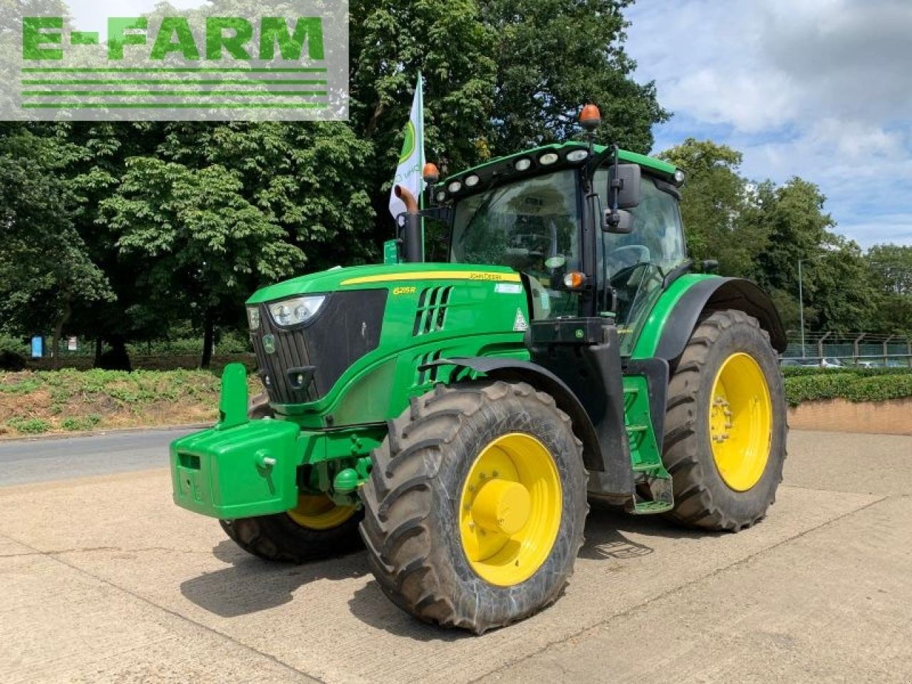 Traktor of the type John Deere 6215r, Gebrauchtmaschine in Norwich (Picture 1)