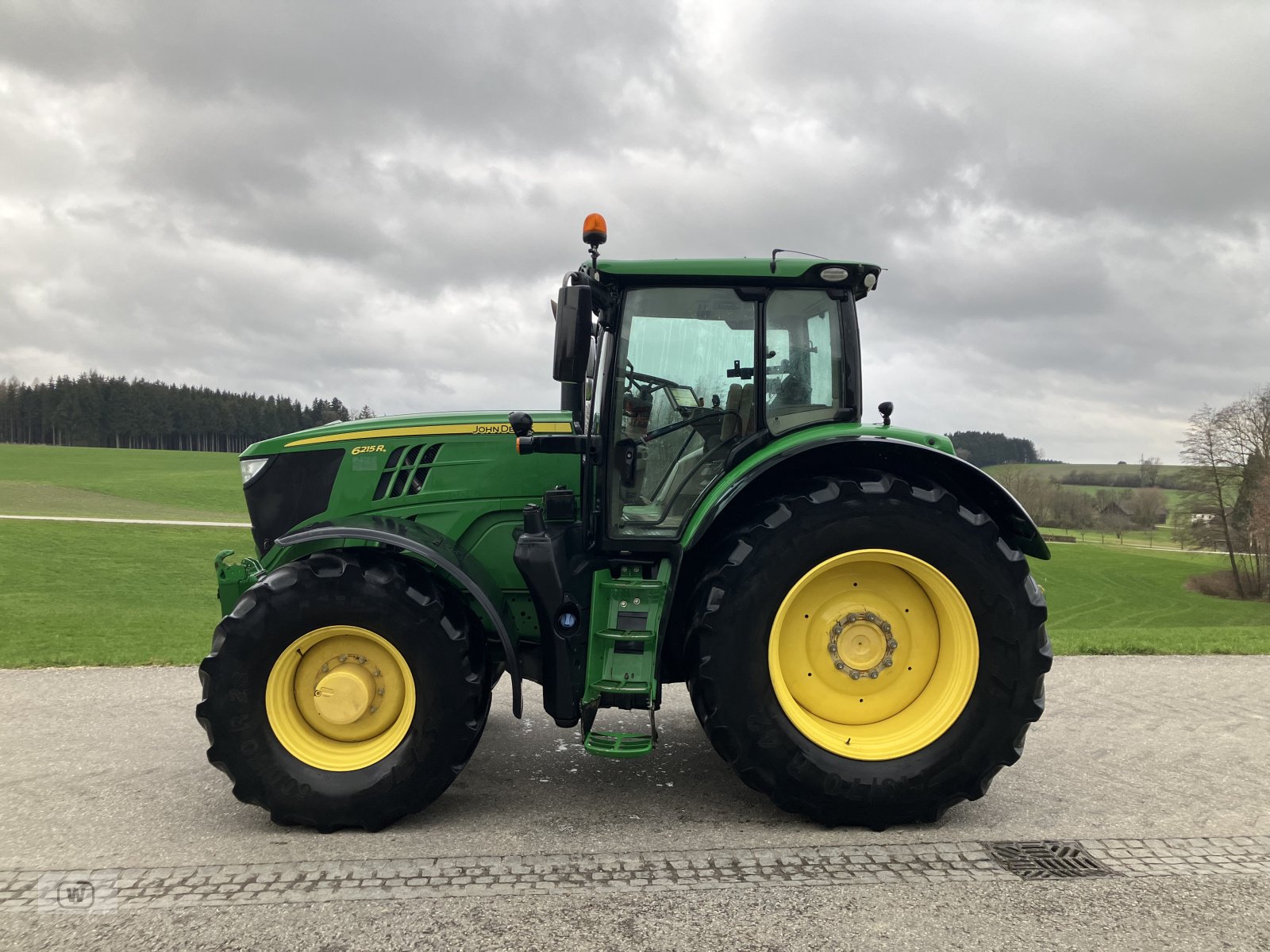 Traktor типа John Deere 6215R, Gebrauchtmaschine в Zell an der Pram (Фотография 2)