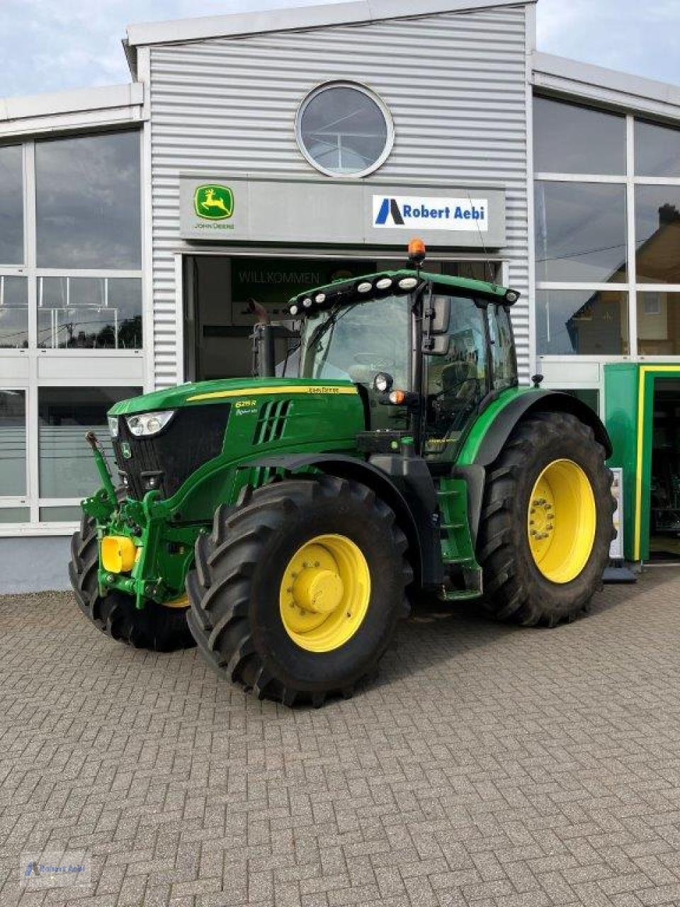 Traktor des Typs John Deere 6215R, Gebrauchtmaschine in Hillesheim (Bild 1)