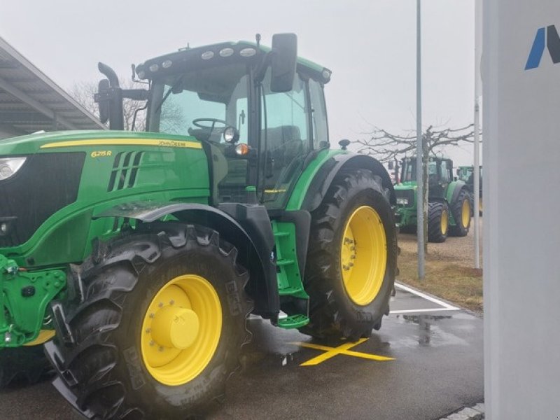 Traktor of the type John Deere 6215R, Gebrauchtmaschine in Lengnau