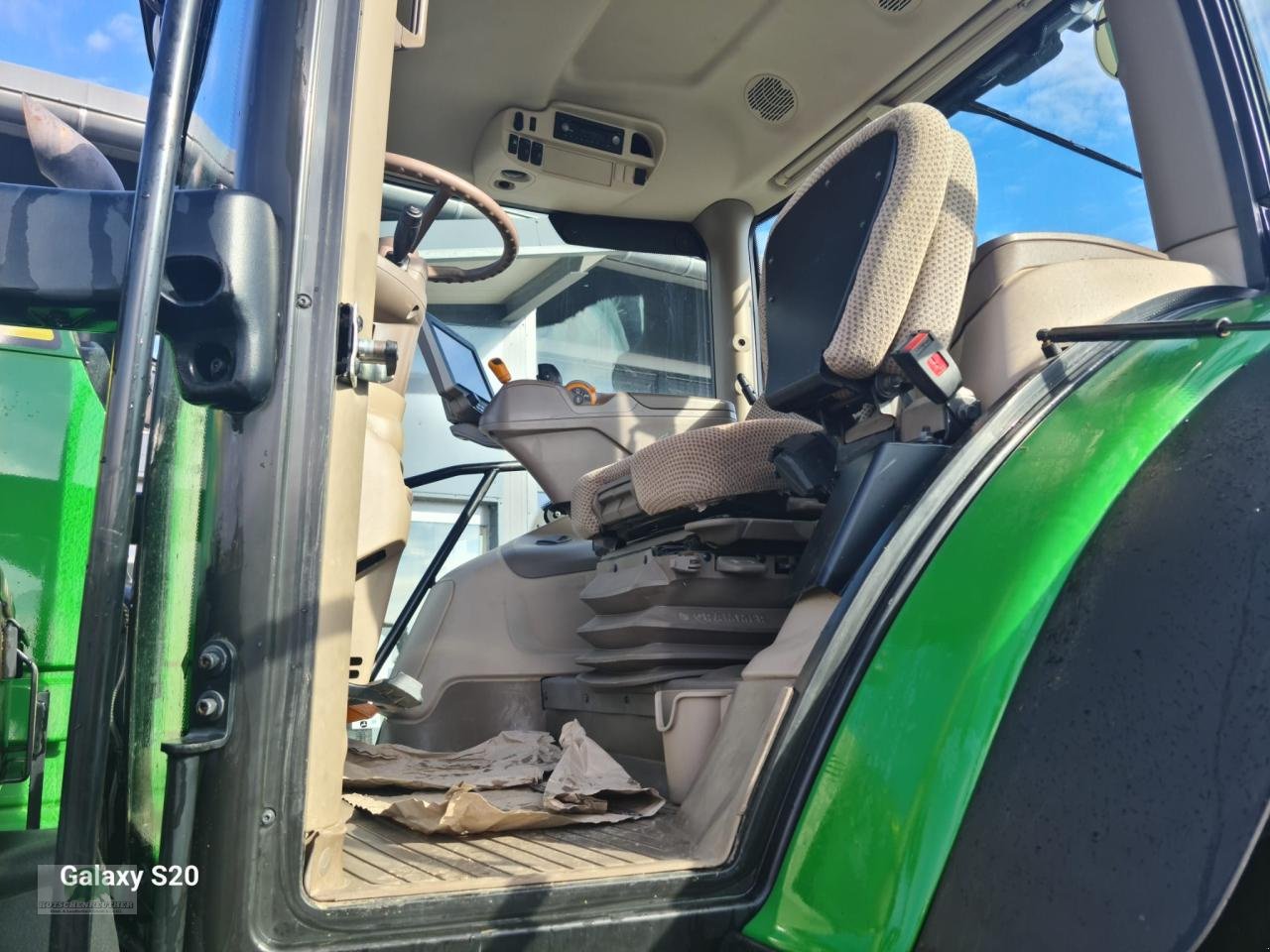 Traktor van het type John Deere 6215R, Gebrauchtmaschine in Hofheim (Foto 8)