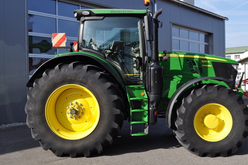 Traktor типа John Deere 6215R, Gebrauchtmaschine в Grolley (Фотография 3)