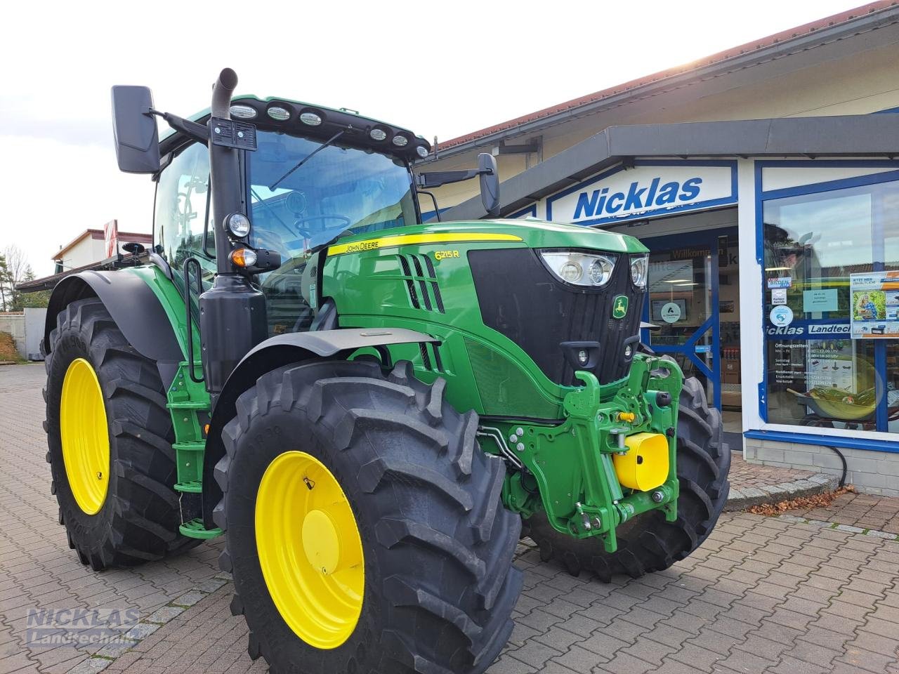 Traktor от тип John Deere 6215R, Gebrauchtmaschine в Schirradorf (Снимка 1)