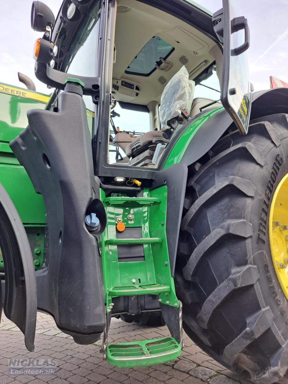 Traktor van het type John Deere 6215R, Gebrauchtmaschine in Schirradorf (Foto 11)