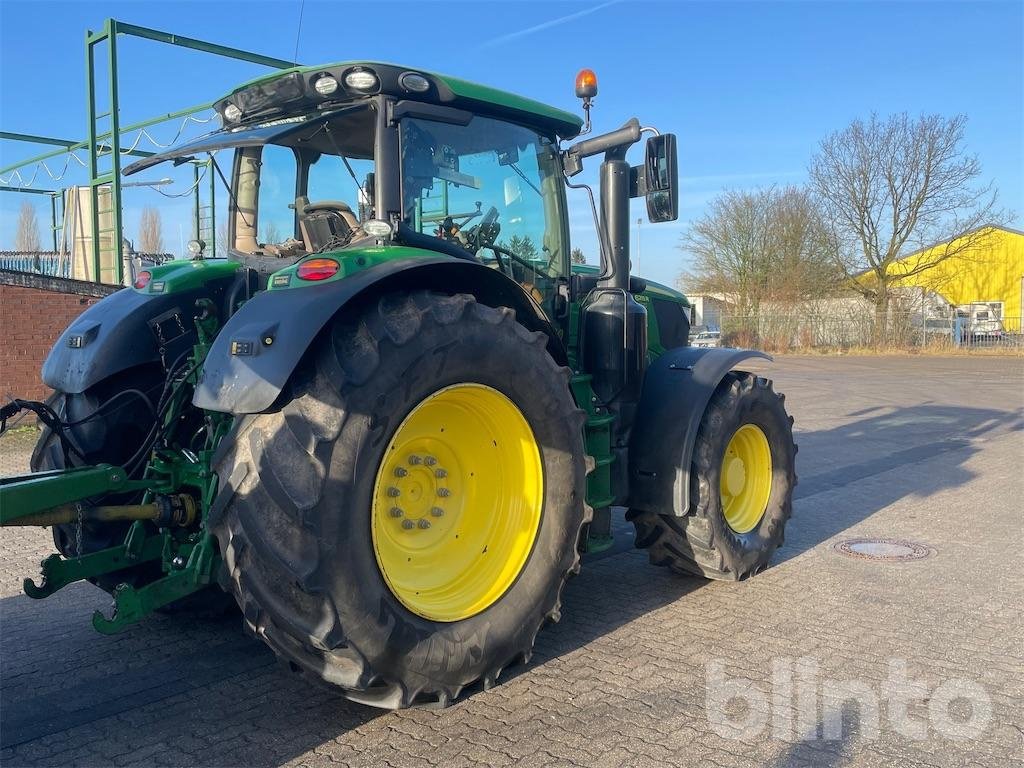 Traktor типа John Deere 6215R, Gebrauchtmaschine в Düsseldorf (Фотография 4)