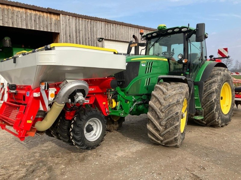 Traktor of the type John Deere 6215R, Gebrauchtmaschine in Kleinandelfingen (Picture 1)