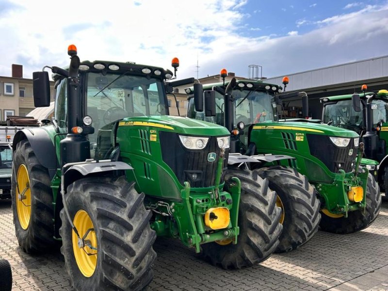 Traktor типа John Deere 6215R, Gebrauchtmaschine в Zweibrücken