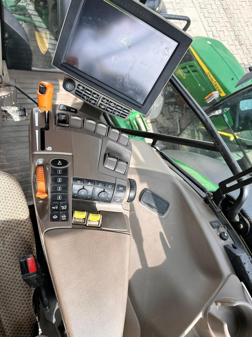 Traktor typu John Deere 6215R, Gebrauchtmaschine w Zweibrücken (Zdjęcie 6)