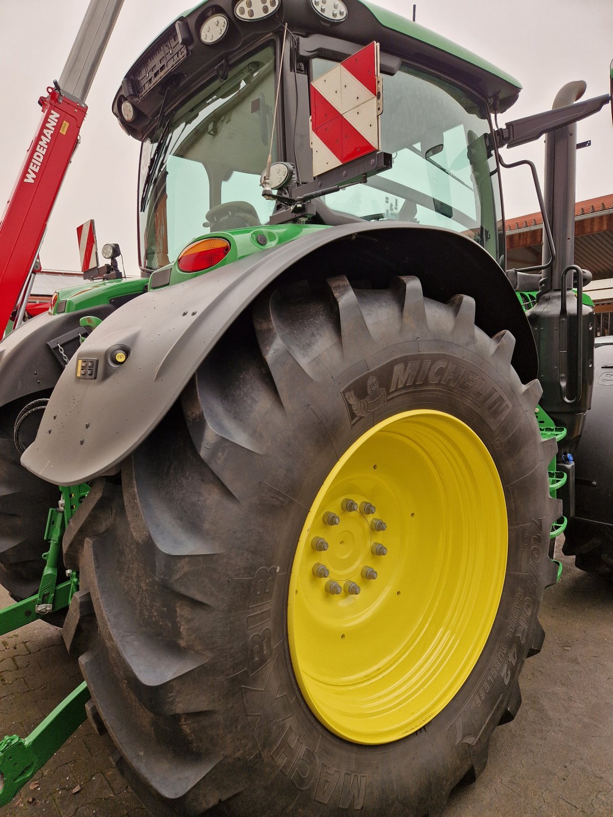 Traktor типа John Deere 6215R, Gebrauchtmaschine в Bad Sobernheim (Фотография 4)