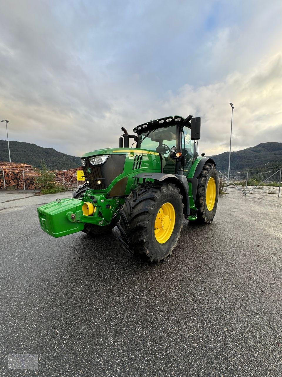 Traktor Türe ait John Deere 6215R, Gebrauchtmaschine içinde Pragsdorf (resim 1)