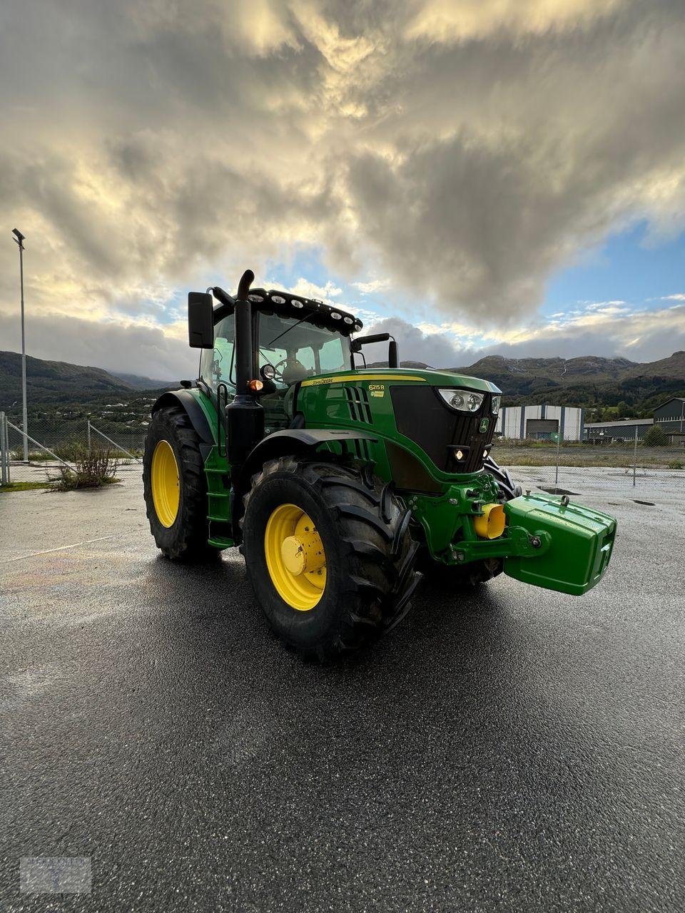 Traktor Türe ait John Deere 6215R, Gebrauchtmaschine içinde Pragsdorf (resim 2)