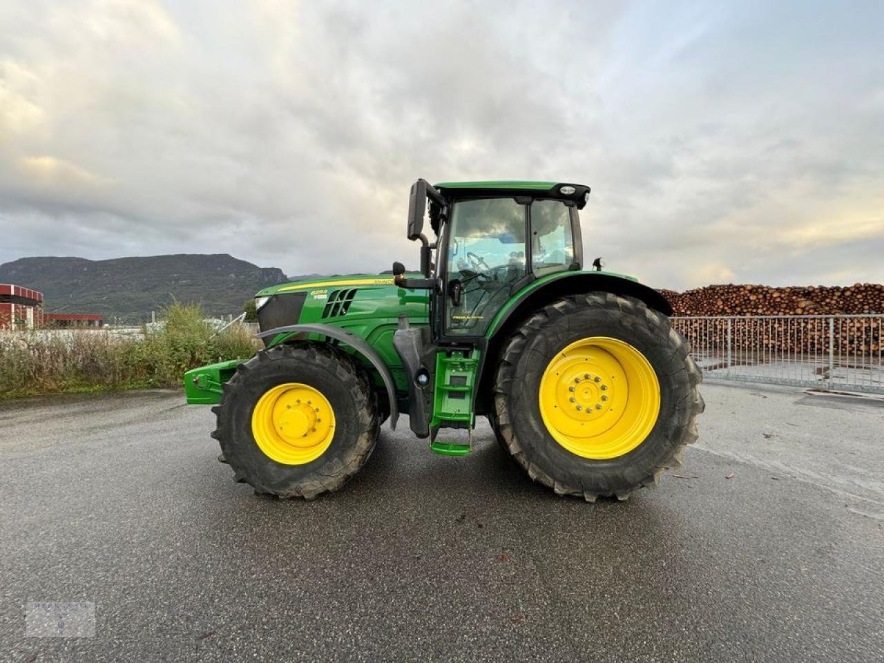 Traktor Türe ait John Deere 6215R, Gebrauchtmaschine içinde Pragsdorf (resim 3)