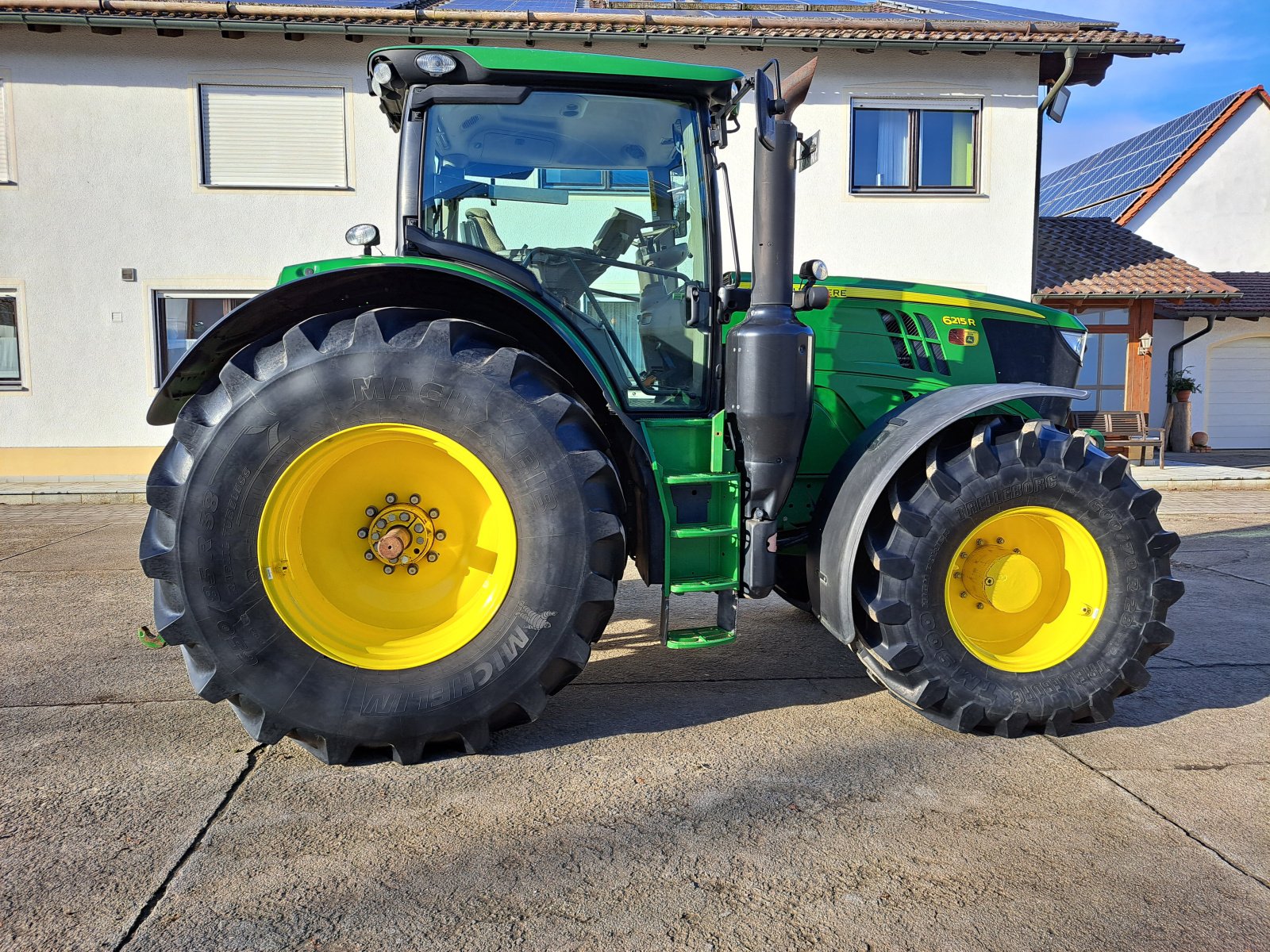 Traktor типа John Deere 6215R, Gebrauchtmaschine в Buchhofen (Фотография 4)