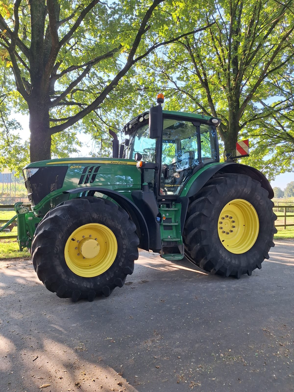 Traktor du type John Deere 6215R, Gebrauchtmaschine en Südlohn (Photo 1)