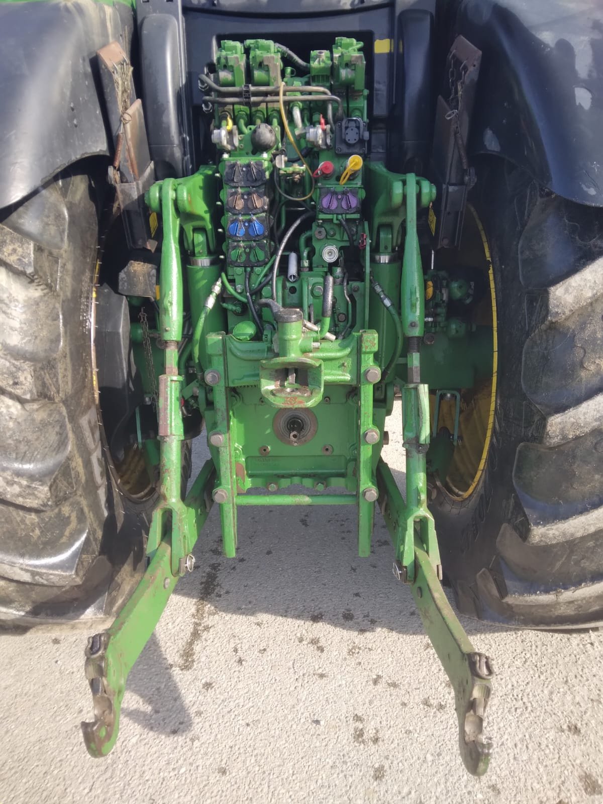 Traktor of the type John Deere 6215R, Gebrauchtmaschine in Gaspoltshofen (Picture 3)