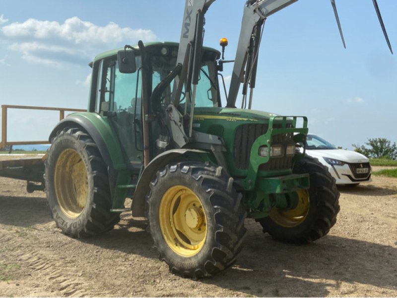 Traktor του τύπου John Deere 6220 PREMIUM, Gebrauchtmaschine σε UZERCHE (Φωτογραφία 1)