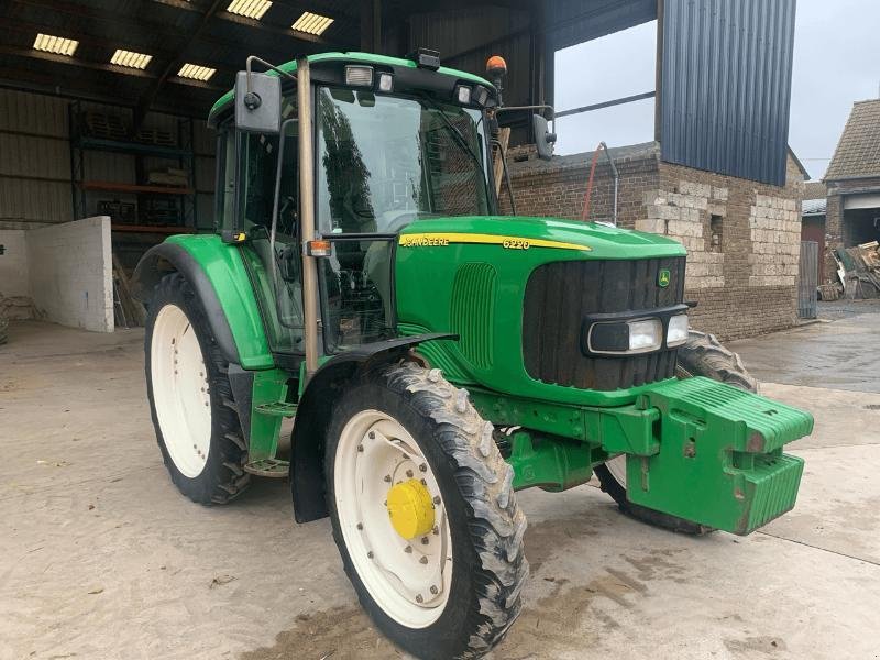 Traktor of the type John Deere 6220 SE, Gebrauchtmaschine in Richebourg