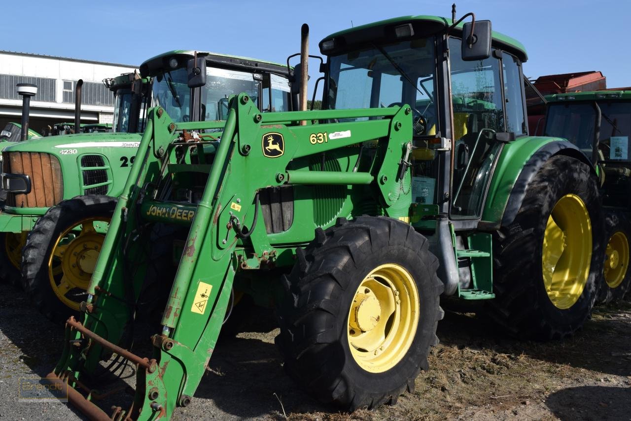 Traktor des Typs John Deere 6220, Gebrauchtmaschine in Oyten (Bild 2)