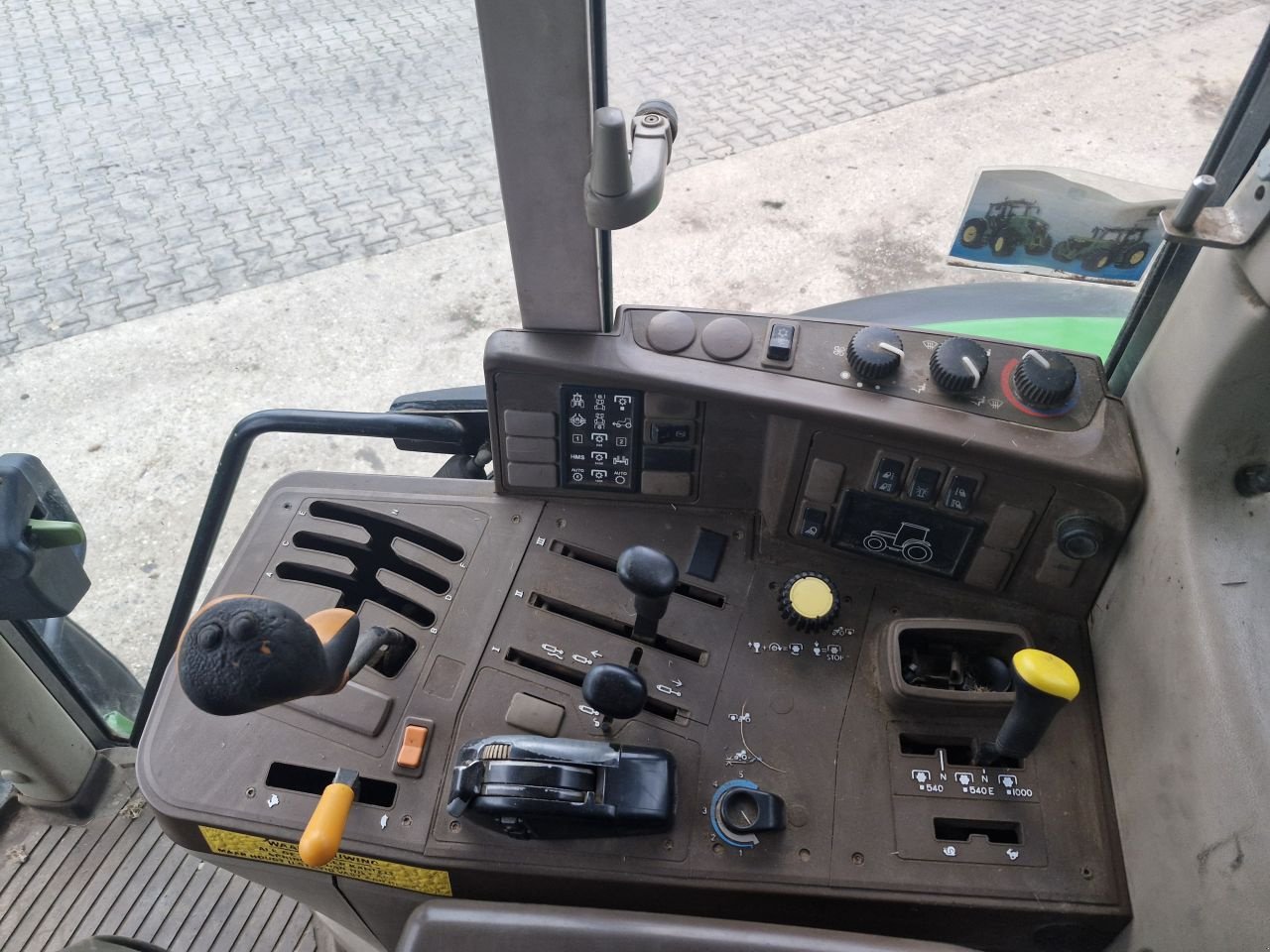 Traktor des Typs John Deere 6220, Gebrauchtmaschine in Daarle (Bild 6)