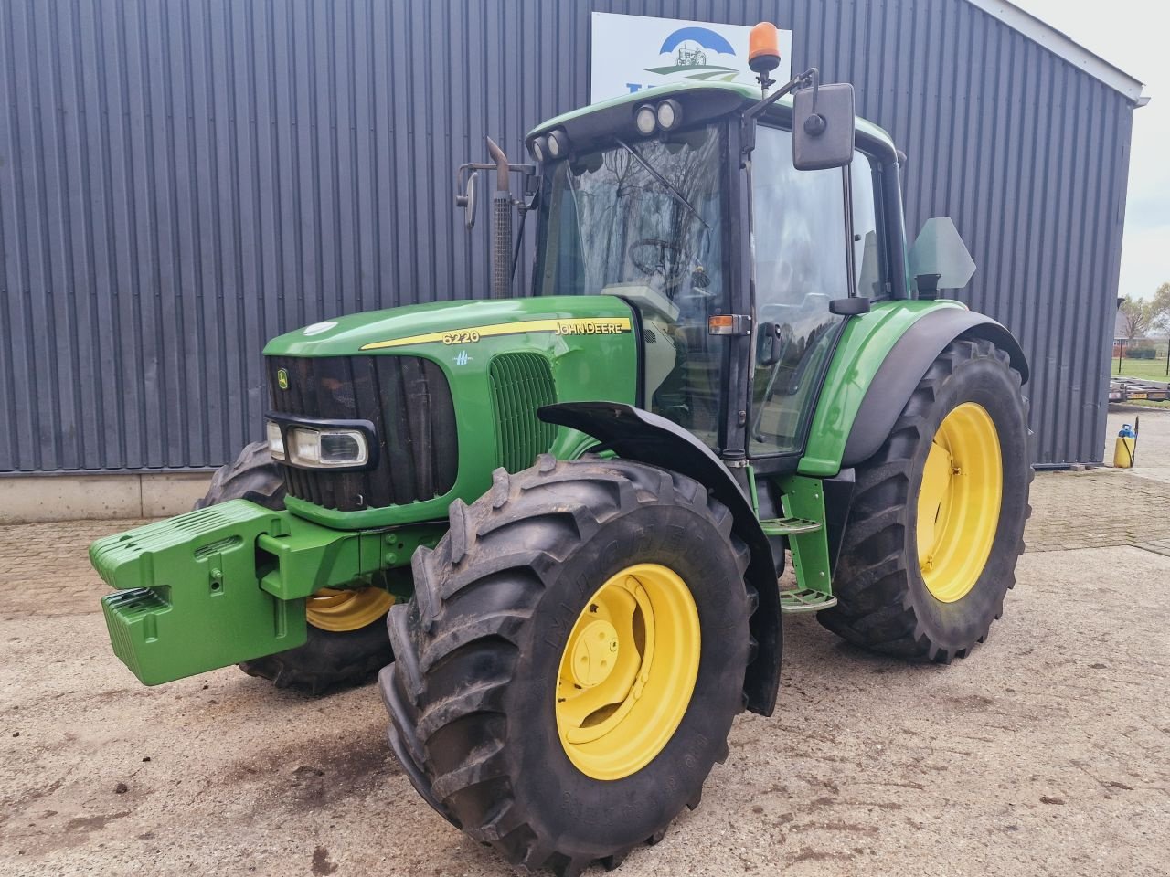 Traktor des Typs John Deere 6220, Gebrauchtmaschine in Daarle (Bild 3)