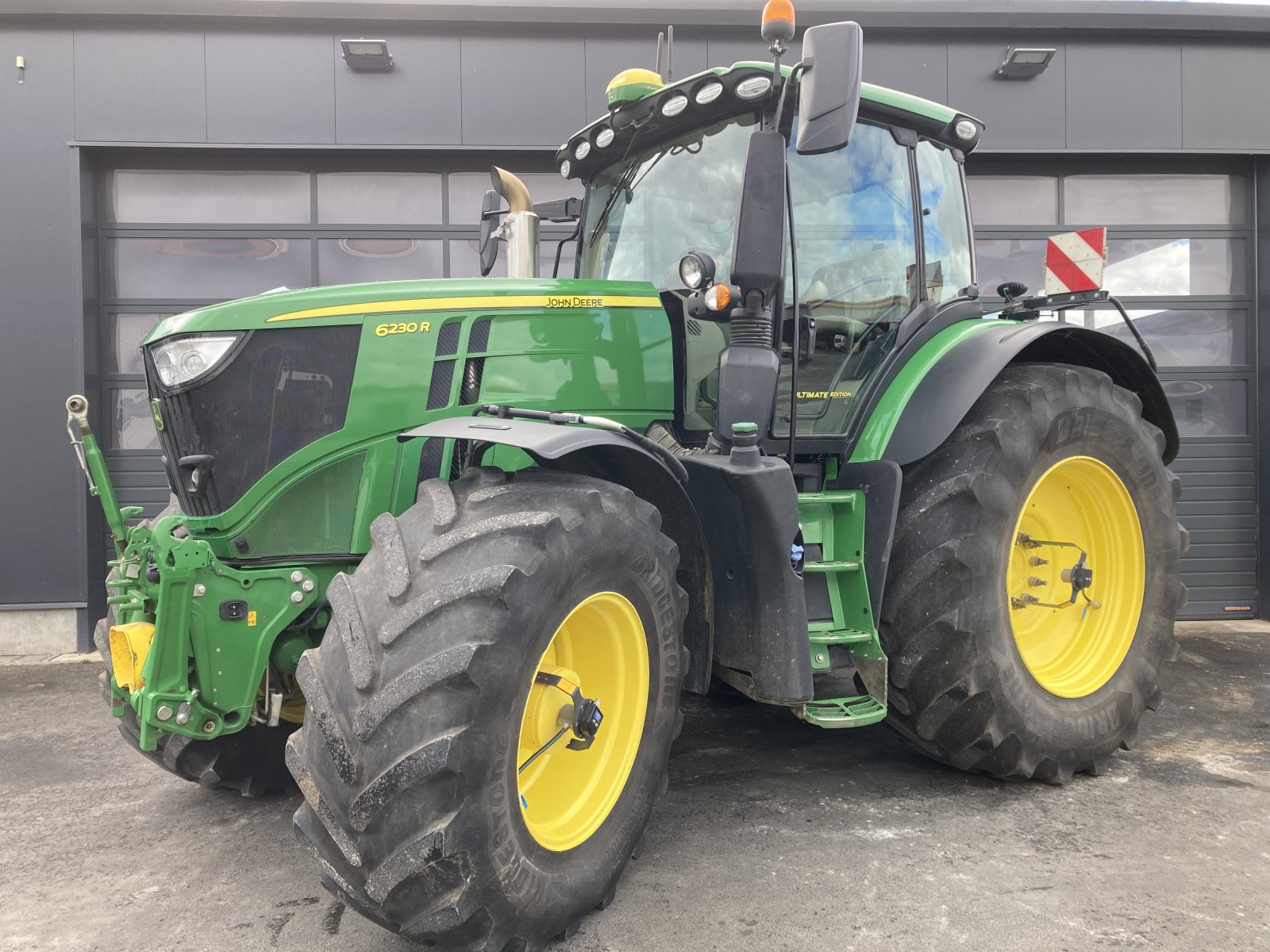 Traktor van het type John Deere 6230 R, Gebrauchtmaschine in Wülfershausen an der Saale (Foto 1)