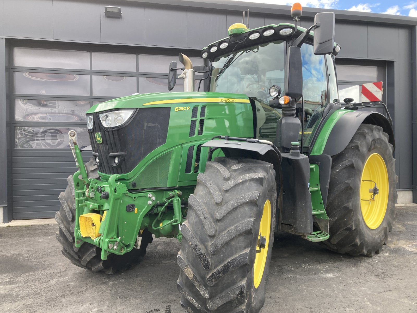 Traktor van het type John Deere 6230 R, Gebrauchtmaschine in Wülfershausen an der Saale (Foto 2)