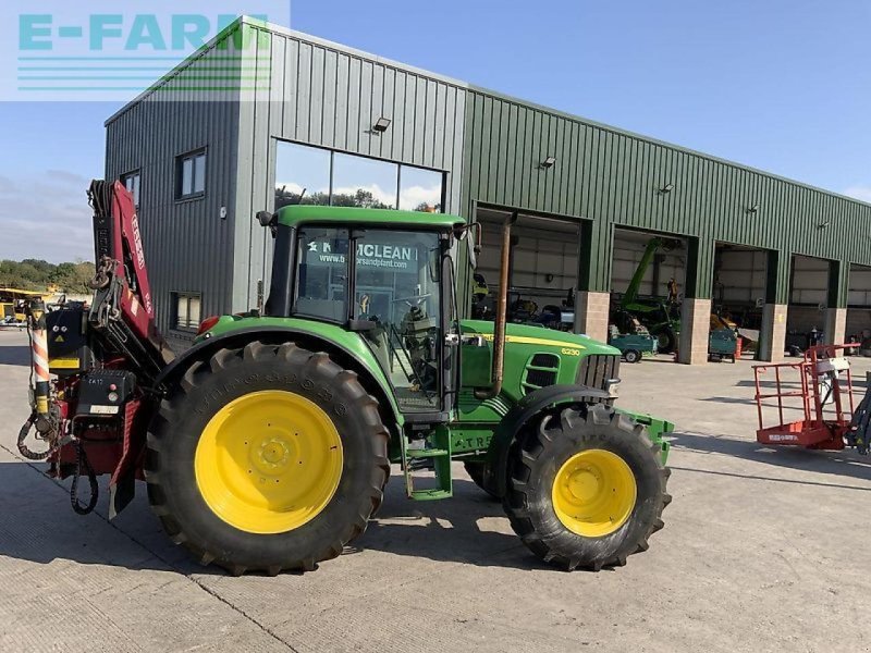 Traktor tipa John Deere 6230 tractor c/w fassi f65a.23 crane (st19132), Gebrauchtmaschine u SHAFTESBURY