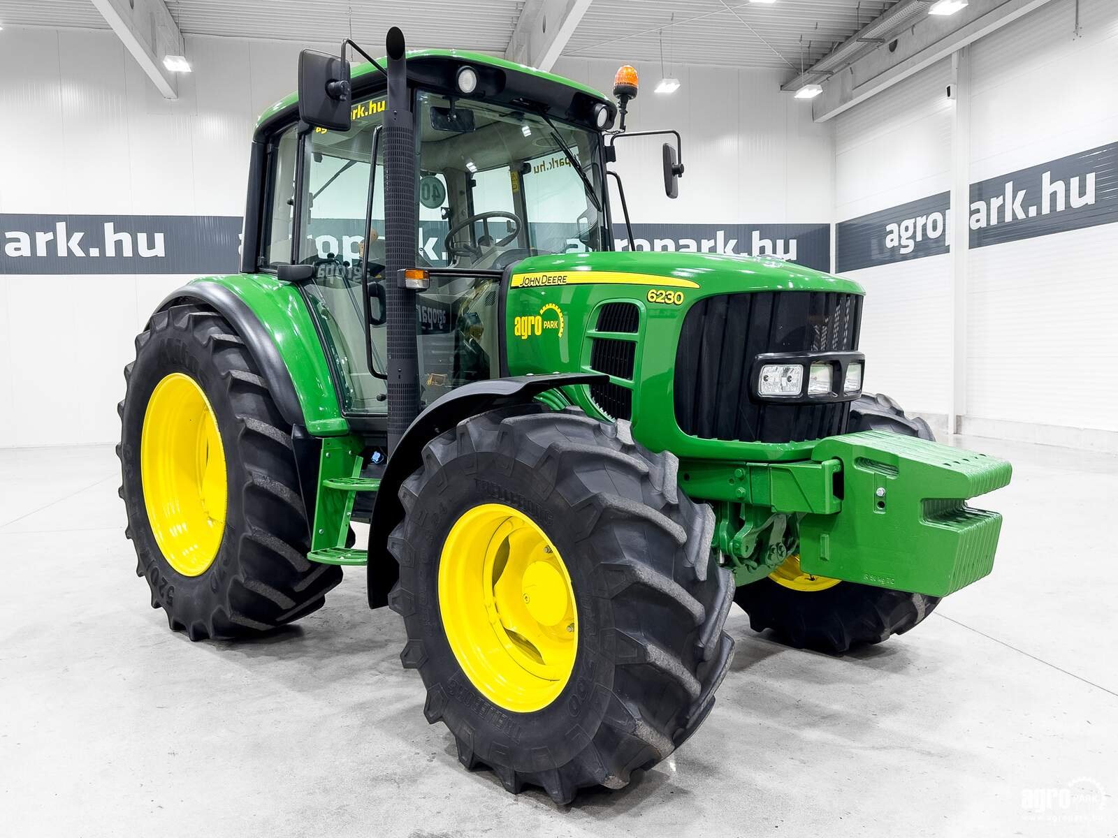 Traktor typu John Deere 6230, Gebrauchtmaschine w Csengele (Zdjęcie 2)