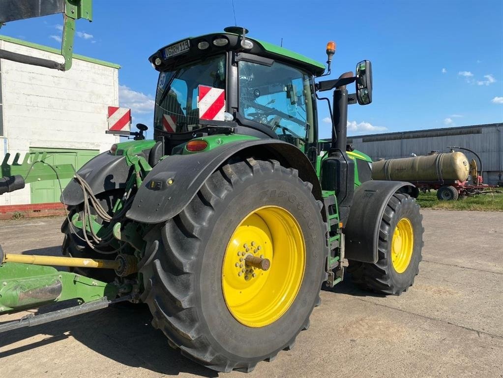 Traktor от тип John Deere 6230R Premium Edition m Frontlift GPS Starfire 6000. Command Pro arm. Front PTO. JD link Connect. Premium aktivering. Ring til Ulrik på 40255544. Jeg snakker Jysk, tysk og engelsk., Gebrauchtmaschine в Kolding (Снимка 3)