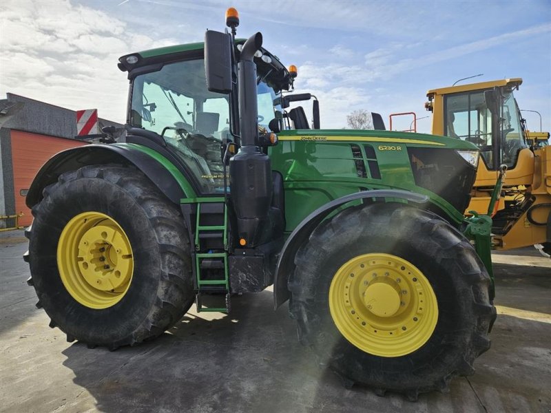 Traktor del tipo John Deere 6230R Premium Edition m Frontlift Kommer snart. Vi giver 100 timers reklamationsret i DK!!! Se også 9 stk 6250R fra vores lager. Ring til Ulrik 0045-40255544, Gebrauchtmaschine In Kolding (Immagine 1)