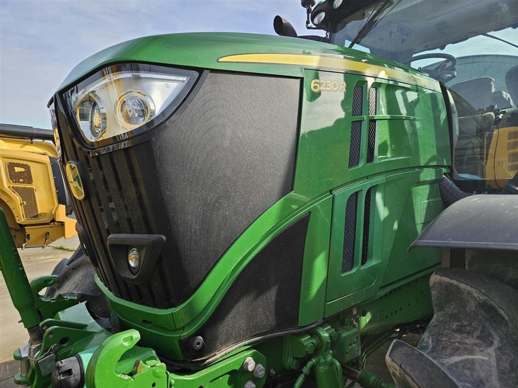 Traktor типа John Deere 6230R Premium Edition m Frontlift Kommer snart. Vi giver 100 timers reklamationsret i DK!!! Se også 9 stk 6250R fra vores lager. Ring til Ulrik 0045-40255544, Gebrauchtmaschine в Kolding (Фотография 3)